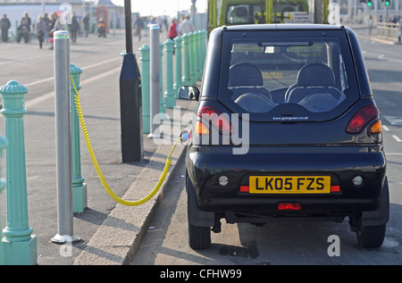 Civitas auto elettrica punto di carica sul lungomare di Brighton Regno Unito Foto Stock