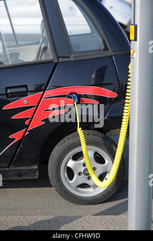 Civitas auto elettrica punto di carica sul lungomare di Brighton Regno Unito Foto Stock