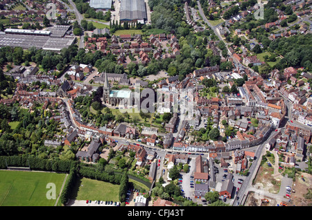 Vista aerea del centro di Buckingham, guardando a nord-ovest su Bridge Street, Buckinghamshire Foto Stock