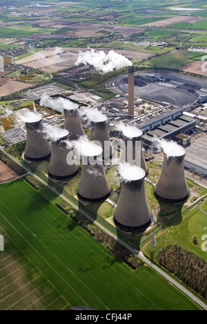 Veduta aerea della centrale elettrica di Eggborough, Yorkshire nel 2008, che lavora a pieno regime Foto Stock