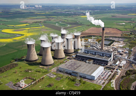 Veduta aerea della centrale elettrica di Eggborough, Yorkshire nel 2008, che lavora a pieno regime Foto Stock