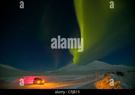 Aurora Boreale, vicino lapide Lookout Mountain, Dempster Highway, Yukon, Canada, molla, luci del nord Foto Stock