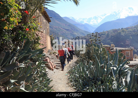 Una vacanza a piedi in la Vallee d'ourika, nelle montagne Atlas in Marocco, Africa del Nord Foto Stock