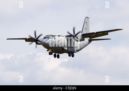 Alenia C-27J Spartan azionato dalla forza aerea italiana sulla rotta di avvicinamento per l'atterraggio a RAF Fairford, REGNO UNITO Foto Stock