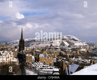 Edimburgo Città Vecchia vista dal Castello di Edimburgo, Scozia Foto Stock