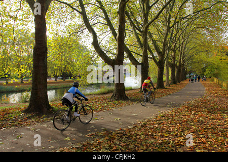 Staden parco e lungo il fiume Saar, Saarbrucken, Saarland, Germania, Europa Foto Stock