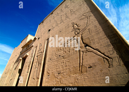 Al Tempio di Horus, Edfu, Egitto, Africa Settentrionale, Africa Foto Stock