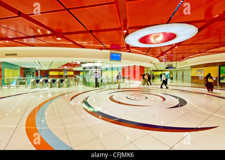 Al Fahidi Stazione Metro interno, Bur Dubai, Dubai, Emirati Arabi Uniti, Medio Oriente Foto Stock