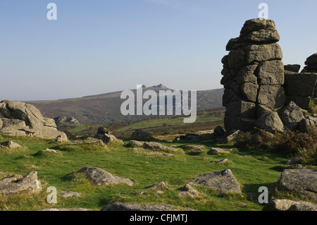 Haytor Rocks visto dal hound Tor, Parco Nazionale di Dartmoor, Devon, Inghilterra, Regno Unito, Europa Foto Stock