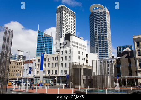 Grattacieli visti da Taku Square, il quartiere centrale degli affari di Auckland, Isola del nord, Nuova Zelanda, Pacific Foto Stock