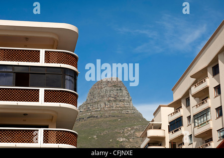 Appartamenti di lusso ai piedi della testa di leone picco in Sea Point vicino a Città del Capo, Sud Africa Foto Stock