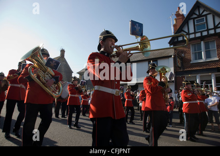 Parata militare in Royal Wootton Bassett come un omaggio da parte delle forze armate per la gente della città Foto Stock