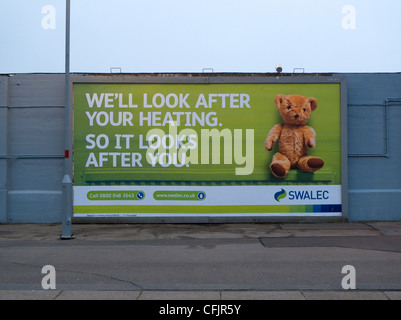 Energy Company SWALEC elettricità riscaldamento annuncio pubblicitario a Swansea Stazione ferroviaria South Wales UK KATHY DEWITT Foto Stock