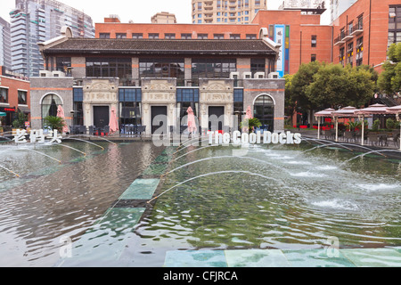 Il Cool Docks, vecchi edifici portuali ri-sviluppato come un lussuoso quartiere pranzo a sud del Bund, Shanghai, Cina e Asia Foto Stock