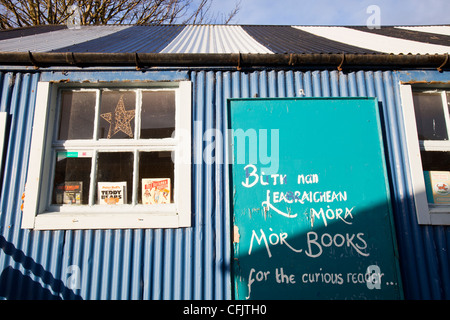 Un vecchio book shop in Broadford, Isola di Skye, Scotland, Regno Unito. Foto Stock