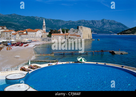 Vista sulla città vecchia di Budva, La Riviera di Budva, Montenegro, Europa Foto Stock