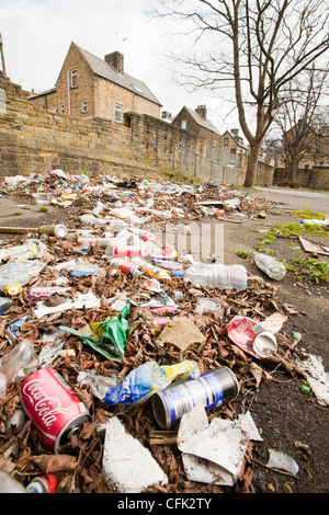 La spazzatura per le strade di Keighley, West Yorkshire, Regno Unito. Foto Stock