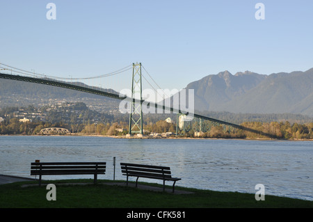 Giorno scena di Lions Gate in BC Canada. Foto Stock