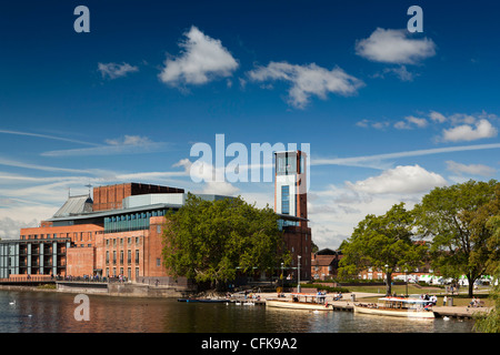 Warwickshire, Stratford on Avon, Royal Shakespeare Theatre accanto al fiume Avon Foto Stock