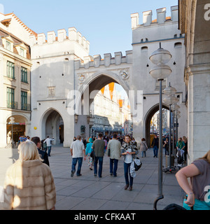 Karlstor town gate a Karlsplatz (Stachus) di Monaco di Baviera, Germania, Europa Foto Stock