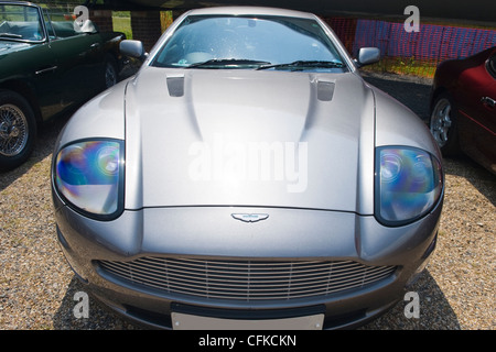 De Havilland aeromobile Heritage Museum Aston Martin giorno , dettaglio cofano anteriore di DB7 o DB 7 V12 6.0 litro Vantage 2002 Foto Stock