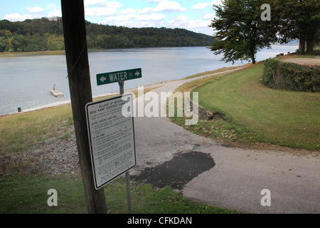 Il normale livello di acqua di fiume Ohio Mosca Ohio sequenza foto alluvione CFKDAC Foto Stock