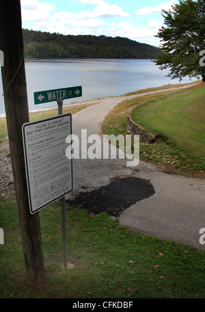 Il normale livello di acqua dopo l'alluvione fiume Ohio Mosca Ohio sequenza foto alluvione CFKDB7 Foto Stock