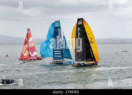 2012 Volvo Ocean Race contestants arrotondamento superiore boa porto durante la sosta di Auckland in-port race 17 Marzo Foto Stock