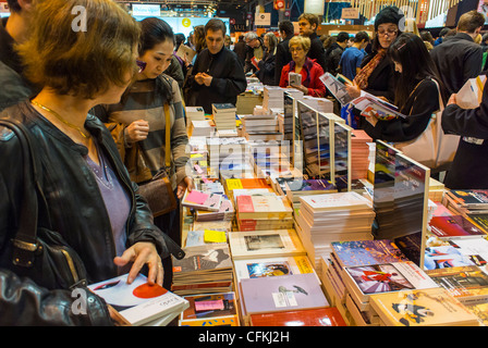 Parigi, Francia, folla in visita Salon du Livre, Fiera del Libro, Biblioteca, convention nazionale francia, editoria Foto Stock