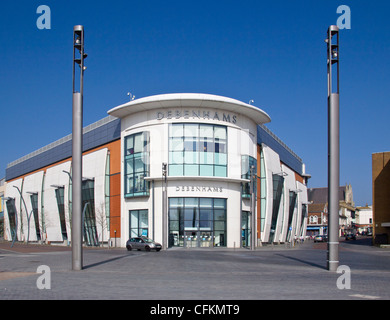 Negozio Debenhams Ashford Kent REGNO UNITO Shopping Centre in spazio condiviso sistema di circolazione su strada Foto Stock