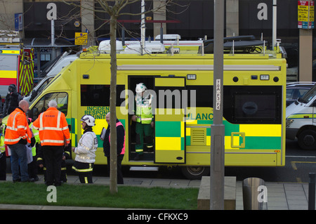 West Yorkshire servizio ambulanza a una catastrofe esercitazione in Leeds City Centre Foto Stock