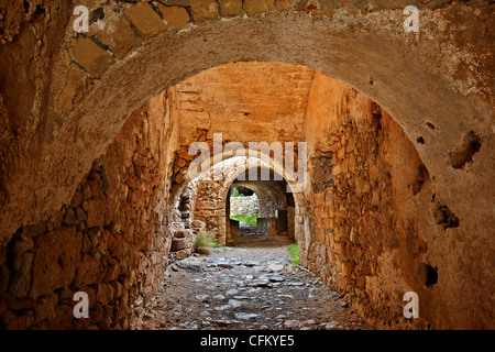 Il cancello principale del castello superiore del 'castletown' di Monemvasia, spesso chiamato "Greco Gibilterra". La Laconia, Grecia Foto Stock