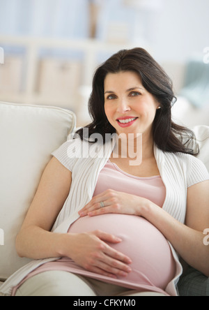 Stati Uniti d'America, New Jersey, Jersey City, ritratto di donna in stato di gravidanza Foto Stock