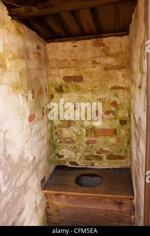 Al di fuori di wc, wc in fondo al giardino. Foto Stock