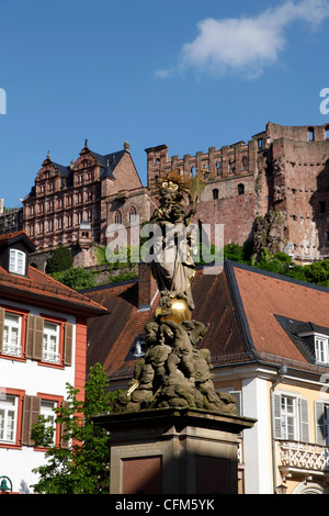 Vista da Kornmarkt al castello di Heidelberg, Baden-Württemberg, Germania, Europa Foto Stock