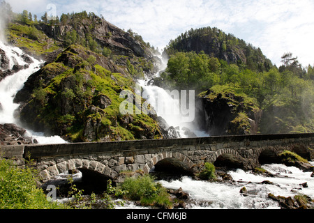 Cascate Latefossen vicino a Odda, Hordaland, Norvegia, Scandinavia, Europa Foto Stock