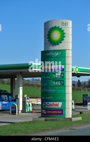 BP Filling Station. A591, Prizet, Kendal Cumbria, England, Regno Unito, Europa. Foto Stock