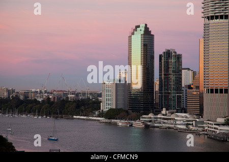 Fiume Brisbane e il centro città, Brisbane, Queensland, Australia Pacific Foto Stock