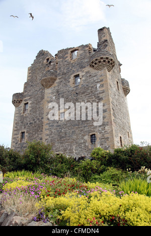 Vista del castello di Scalloway su Shetland della terraferma, Isole Shetland Scozia, Regno Unito, Europa Foto Stock