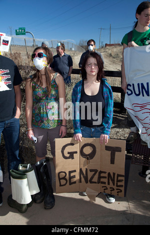 La protesta contro la contaminazione di South Platte River con benzene dalla raffineria Suncor Foto Stock