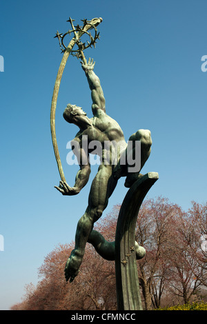 Il "Rocket Thrower' da Donald De Lue ha commissionato per il 1964 fiera dei mondi, in Flushing Meadows Park nel Queens a New York Foto Stock