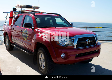 Red Toyota lifeguard carrello su Huntington Beach pier California USA Foto Stock