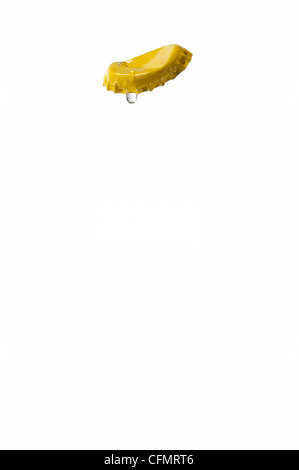 Yello tappo di bottiglia con drop Foto Stock