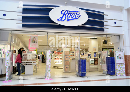 Stivali chimico presso Merry Hill shopping centre, West Midlands, Regno Unito. Foto Stock