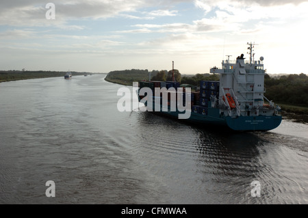 Nave cargo Jenna Catherine sul canale di Kiel in Germania Foto Stock