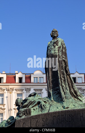 Jan Hus Monument (svelata 1915), la Piazza della Città Vecchia di Praga, Repubblica Ceca Foto Stock