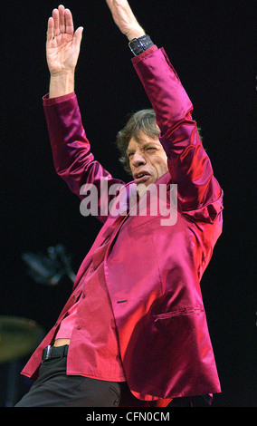 Mick Jagger suona con i Rolling Stones a Boston Foto Stock
