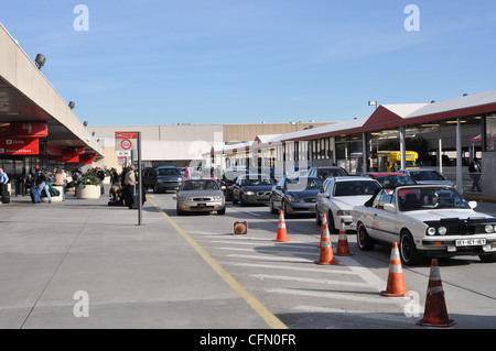 Il prelevamento e il rientro dei passeggeri delle compagnie aeree ad Atlanta Hartsfield Jackson Airport. Foto Stock