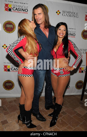 Fabio Lanzoni compare a incontrare e salutare in sorrisi ristorante italiano al Seminole Casino Coconut Creek, Florida - 10.02.12, Foto Stock