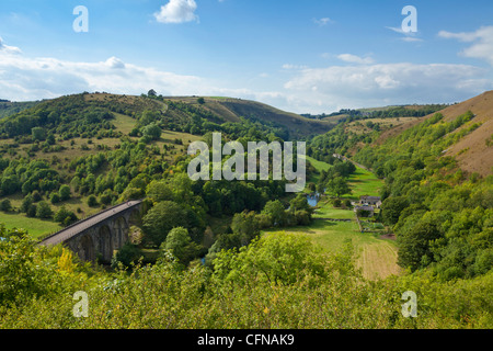 Monsal Dale e il viadotto ferroviario, Parco Nazionale di Peak District, Derbyshire, England, Regno Unito, Europa Foto Stock